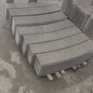 赣州芝麻白弧形路牙石