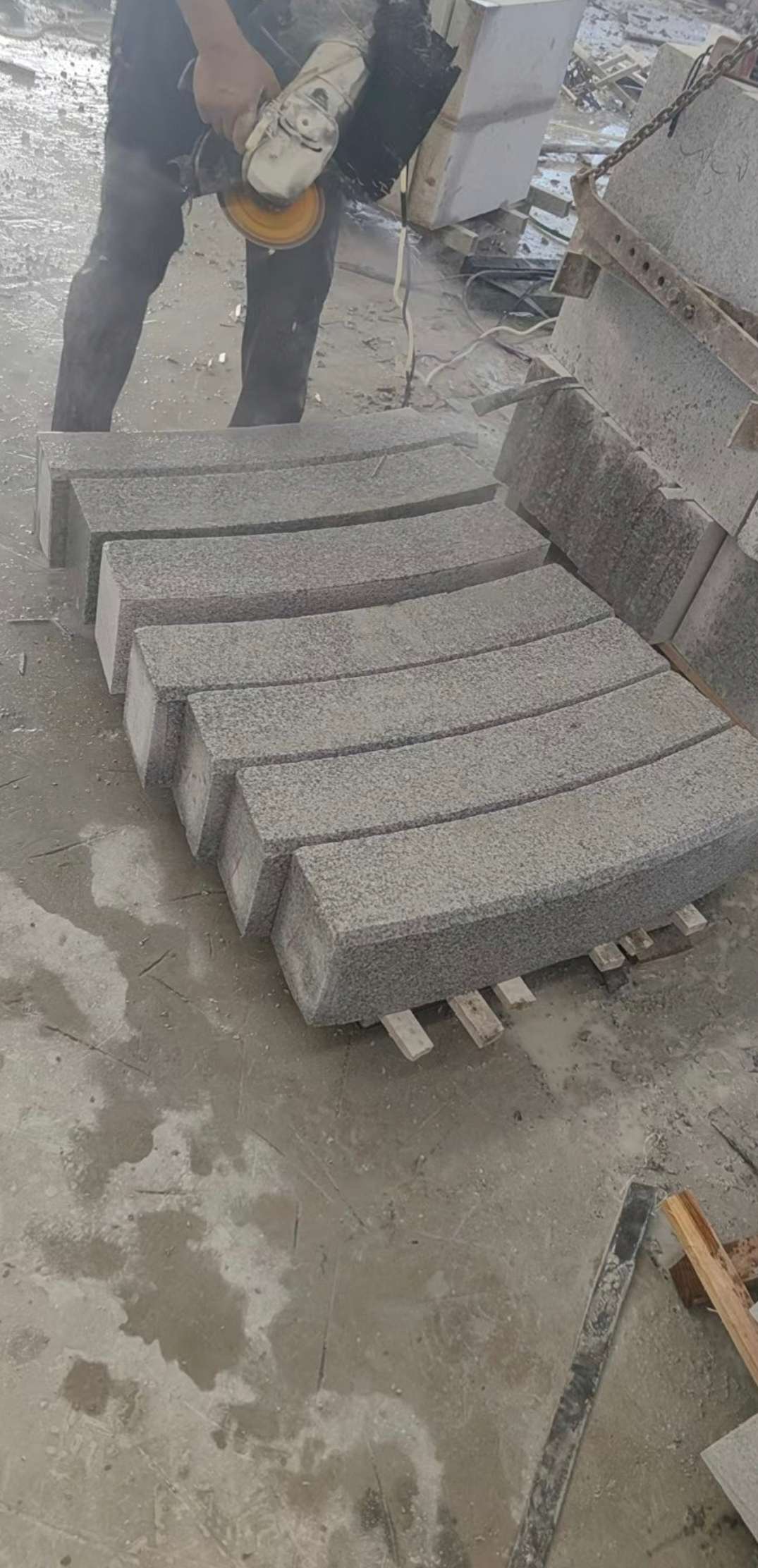 赣州芝麻白弧形路牙石