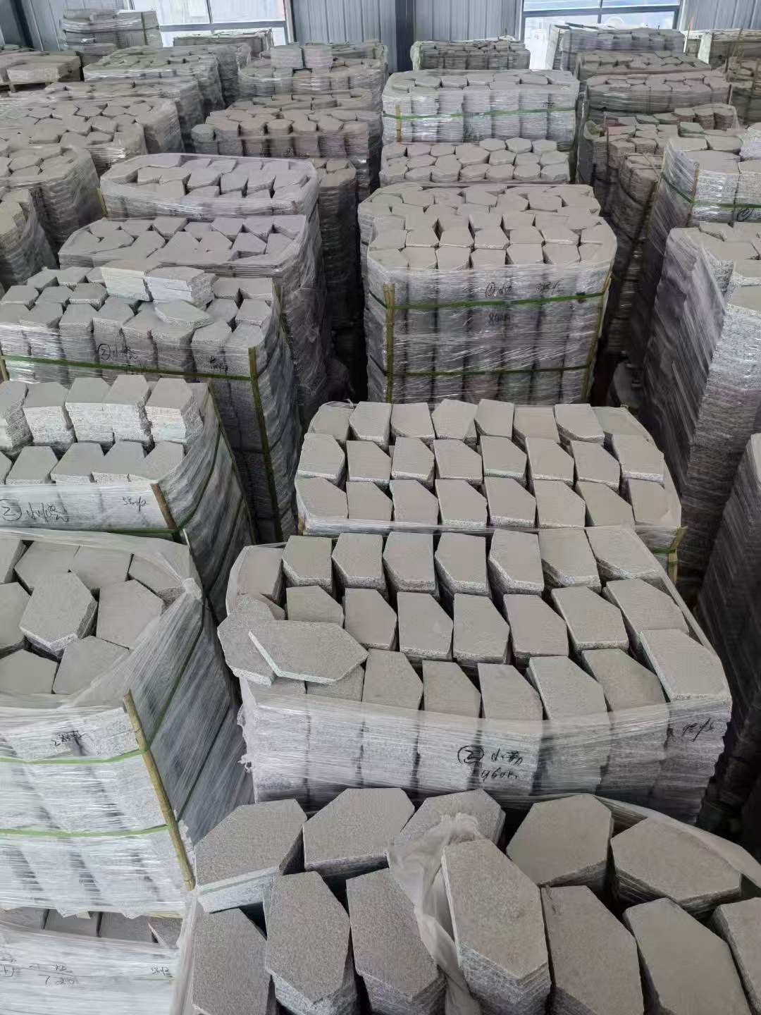 赣州芝麻白石材冰裂纹，碎拼。